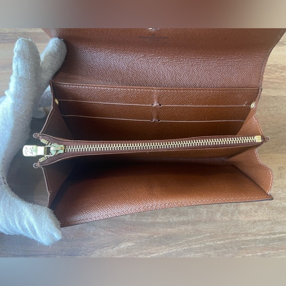 Authentic Louis Vuitton Monogram  Sarah Wallet on Chain - Picture 5 of 12